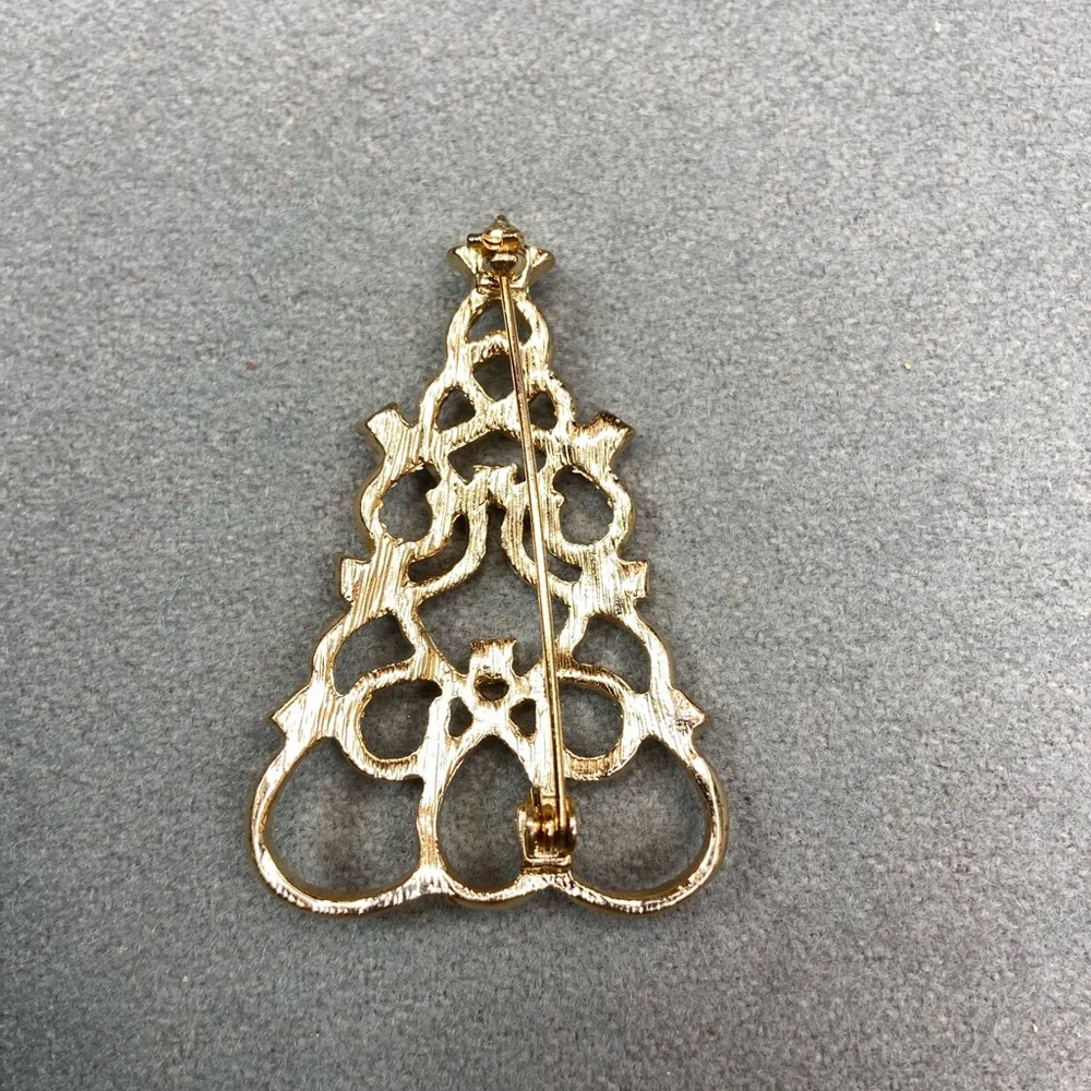 N/A rhinestone brooch